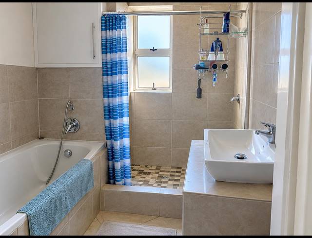3.5 BEDROOM FLAT FOR SALE IN BULWER